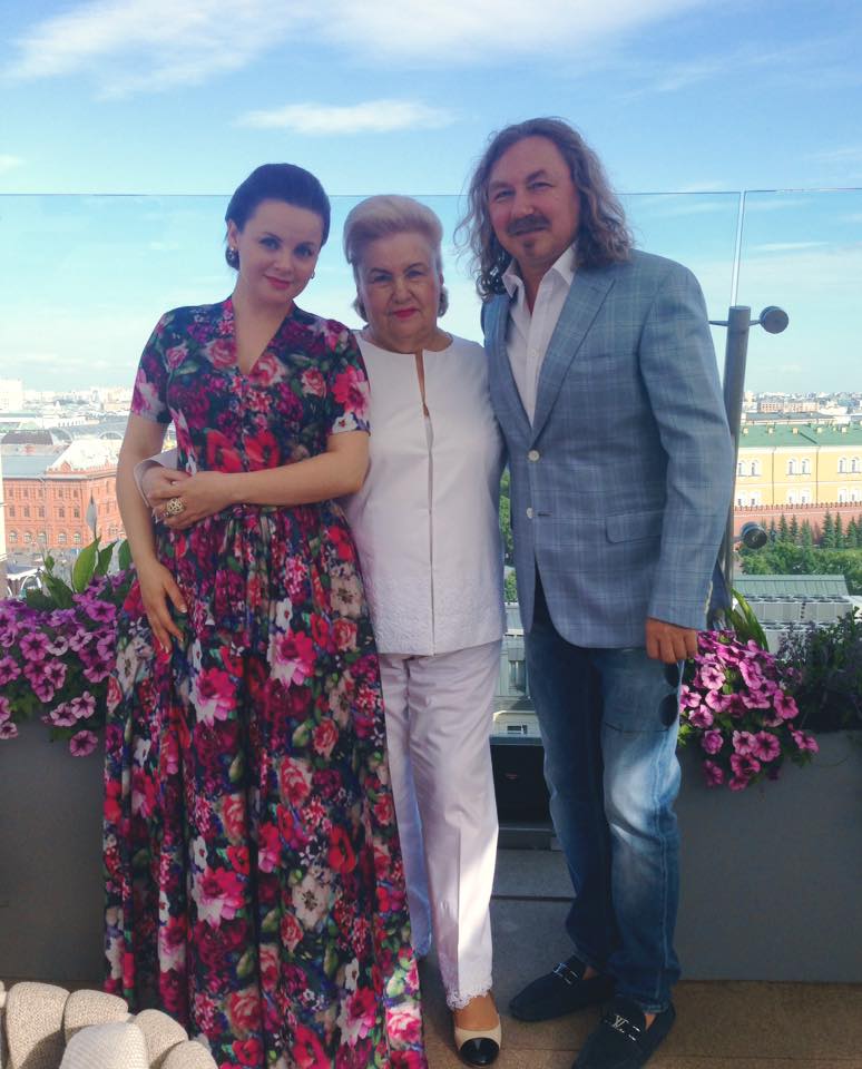 Игорь Николаев устроил маме праздник в день рождения