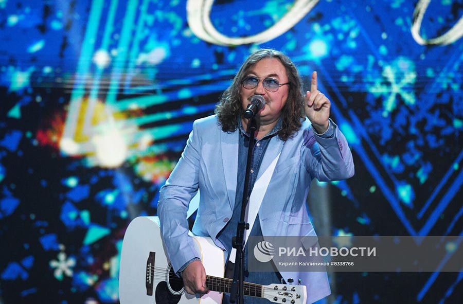 Игорь Николаев и Люся Чеботина с Новогодним сюрпризом