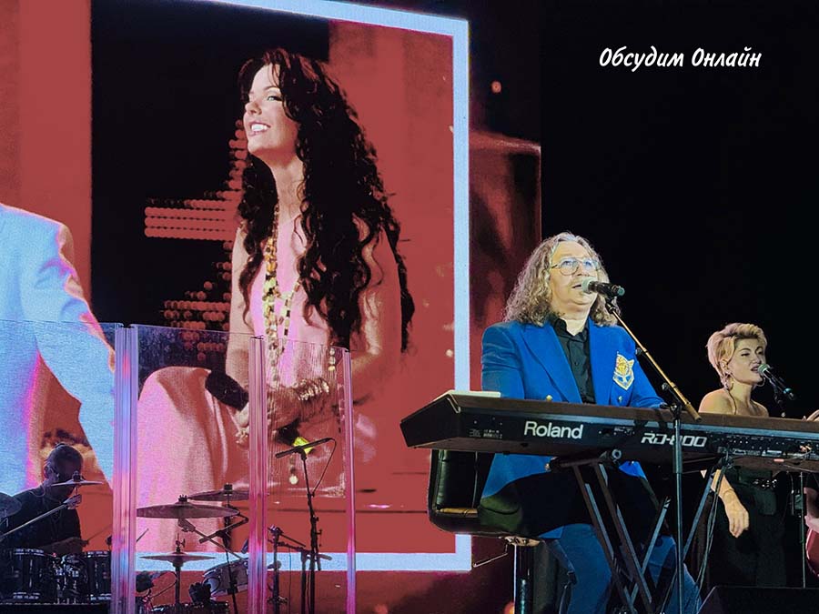 Спасибо за фото Сергиев Посад -"Обсудим Оnline" 9 ноября 2025 года Игорь Николаев в городе Сергиев Посад на сцене ДК им. Гагарина