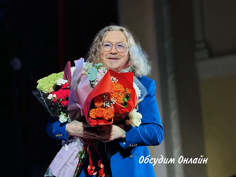 Спасибо за фото Сергиев Посад -"Обсудим Оnline" 9 ноября 2025 года Игорь Николаев в городе Сергиев Посад на сцене ДК им. Гагарина