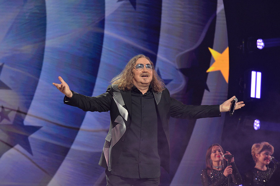 Игорь Николаев Неисправимый романтик Композитор Игорь Николаев получил две награды от «Дорожного радио»