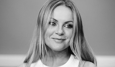 Юлия Проскурякова опубликовала видео где поет песни Андрея Губина и Леонида Агутина. 