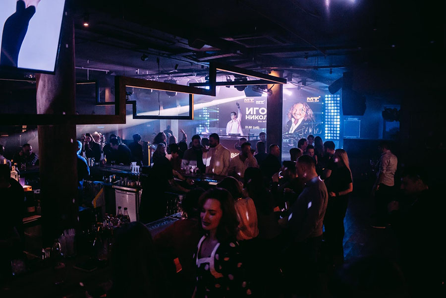 Игорь Николаев в баре Мумий Тролль Мумий Тролль бар. Игорь Николаев