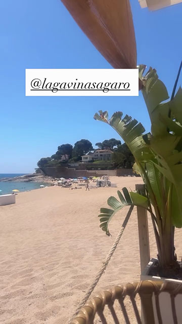 вид из окна отеля Hostal de La Gavina Юлия Проскурякова поздравила друзей